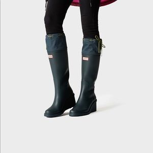 Hunter Wedge Boots size 9 Deep Sea Blue